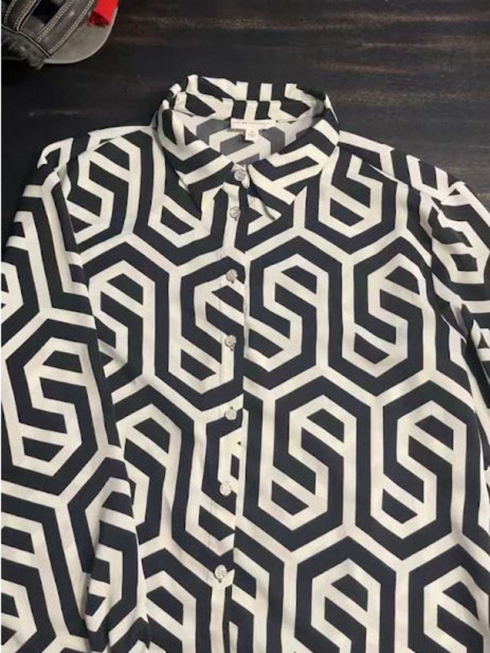eesome Black & White Geometric Button-Down Shirt